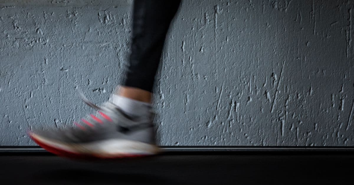 Musculação atrapalha a corrida? Como sequenciar força e corrida na semana
